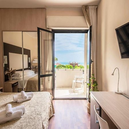 Hotel Baby B&B Милано Мартима Екстериор снимка