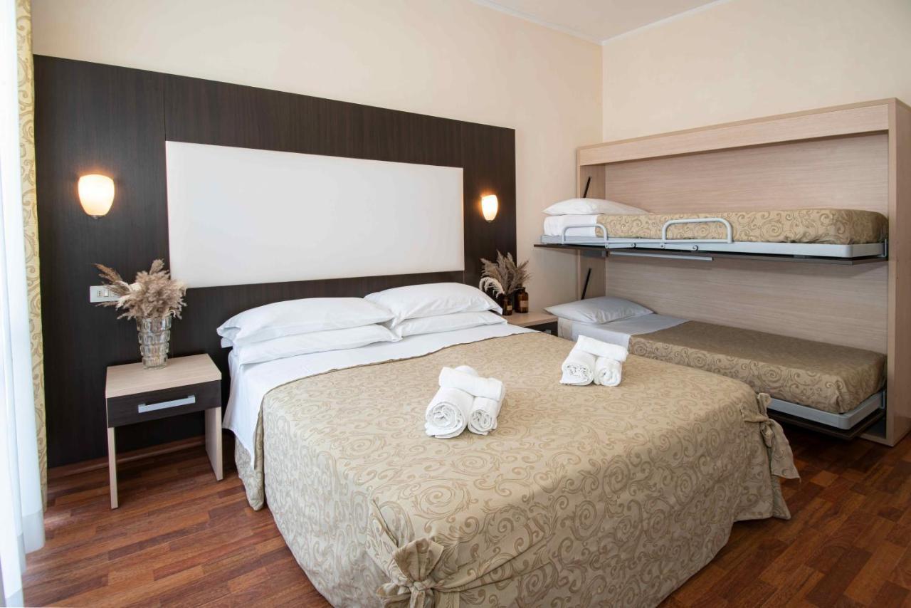 Hotel Baby B&B Милано Мартима Екстериор снимка