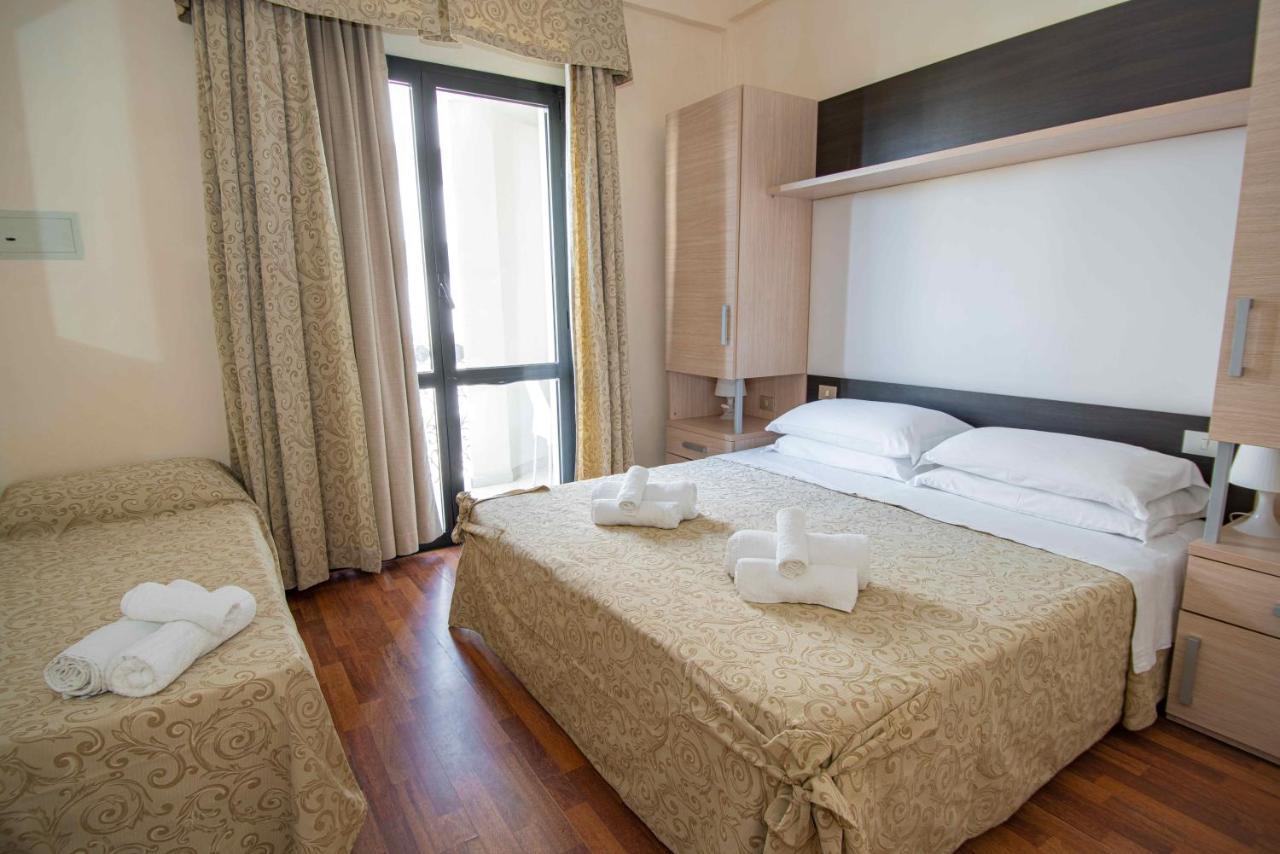 Hotel Baby B&B Милано Мартима Екстериор снимка
