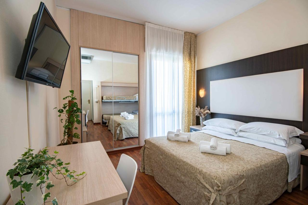 Hotel Baby B&B Милано Мартима Екстериор снимка