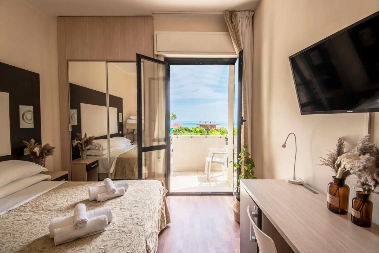 Hotel Baby B&B Милано Мартима Екстериор снимка