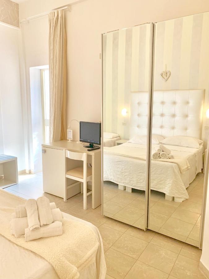 Hotel Baby B&B Милано Мартима Екстериор снимка