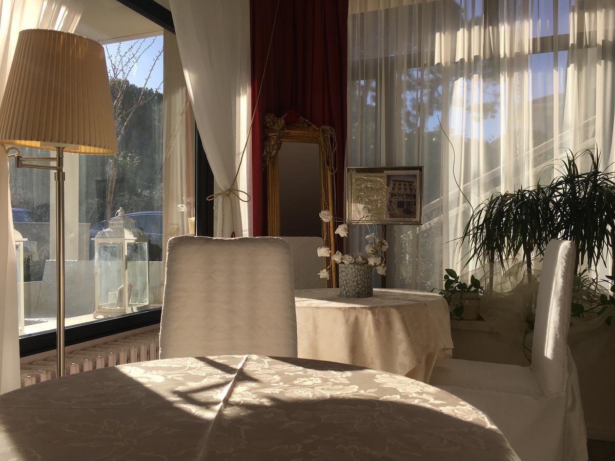 Hotel Baby B&B Милано Мартима Екстериор снимка
