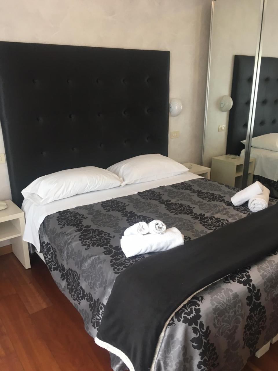 Hotel Baby B&B Милано Мартима Екстериор снимка