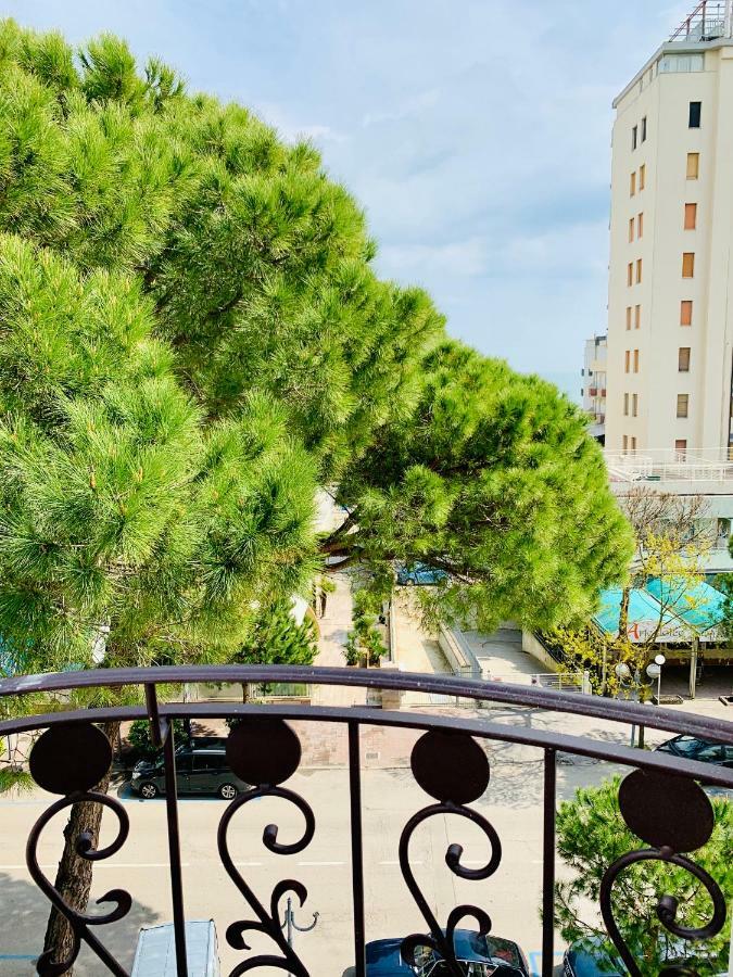 Hotel Baby B&B Милано Мартима Екстериор снимка