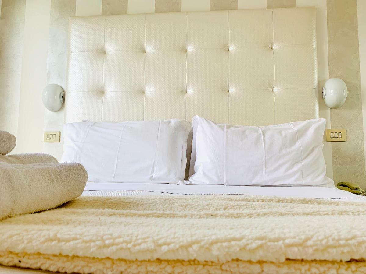 Hotel Baby B&B Милано Мартима Екстериор снимка