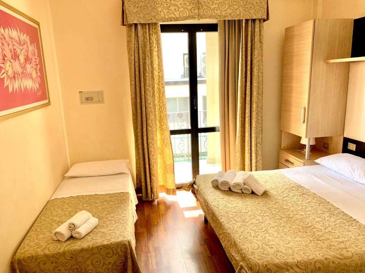 Hotel Baby B&B Милано Мартима Екстериор снимка