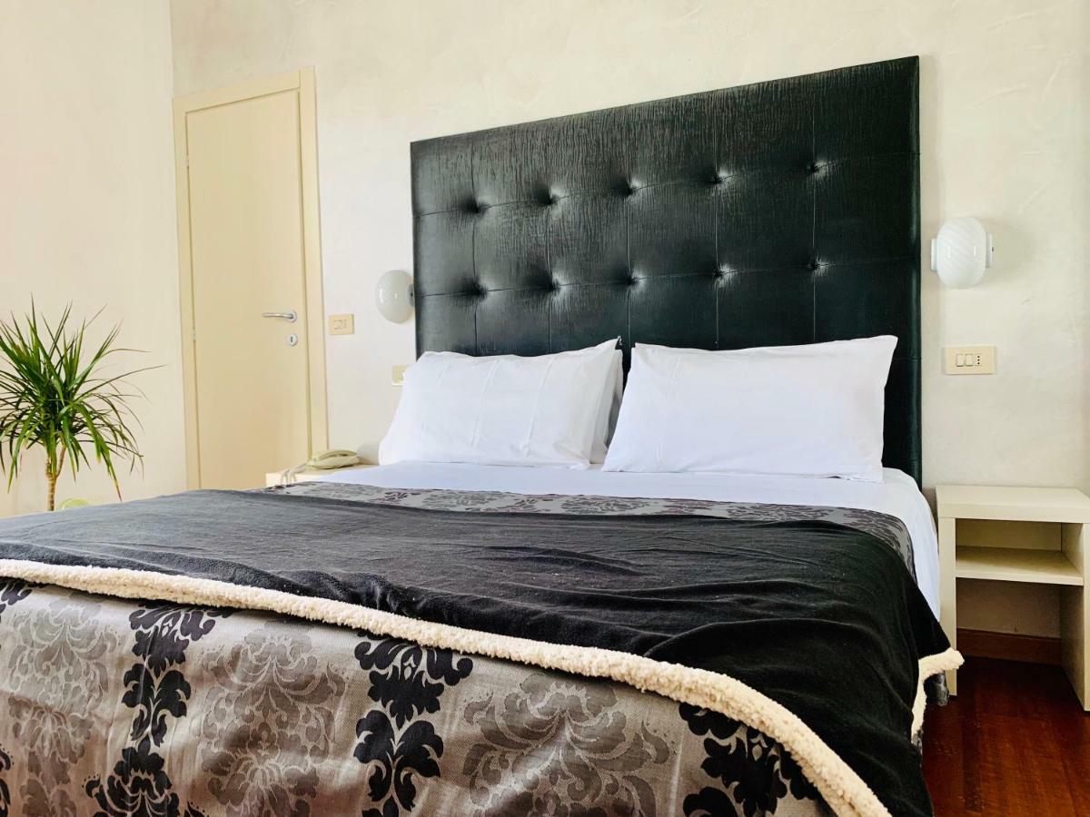 Hotel Baby B&B Милано Мартима Екстериор снимка