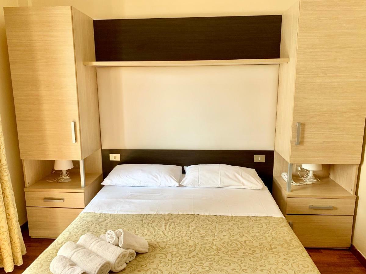 Hotel Baby B&B Милано Мартима Екстериор снимка