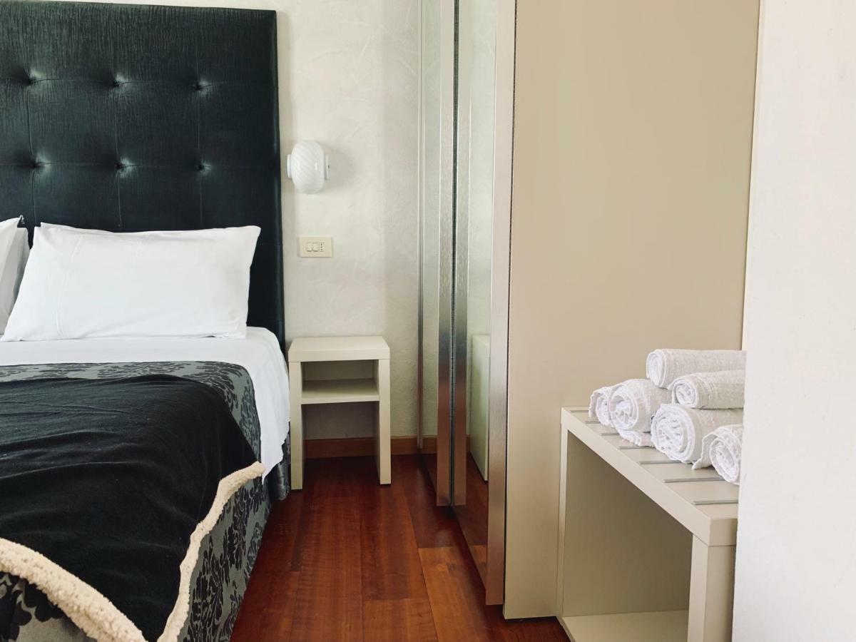 Hotel Baby B&B Милано Мартима Екстериор снимка
