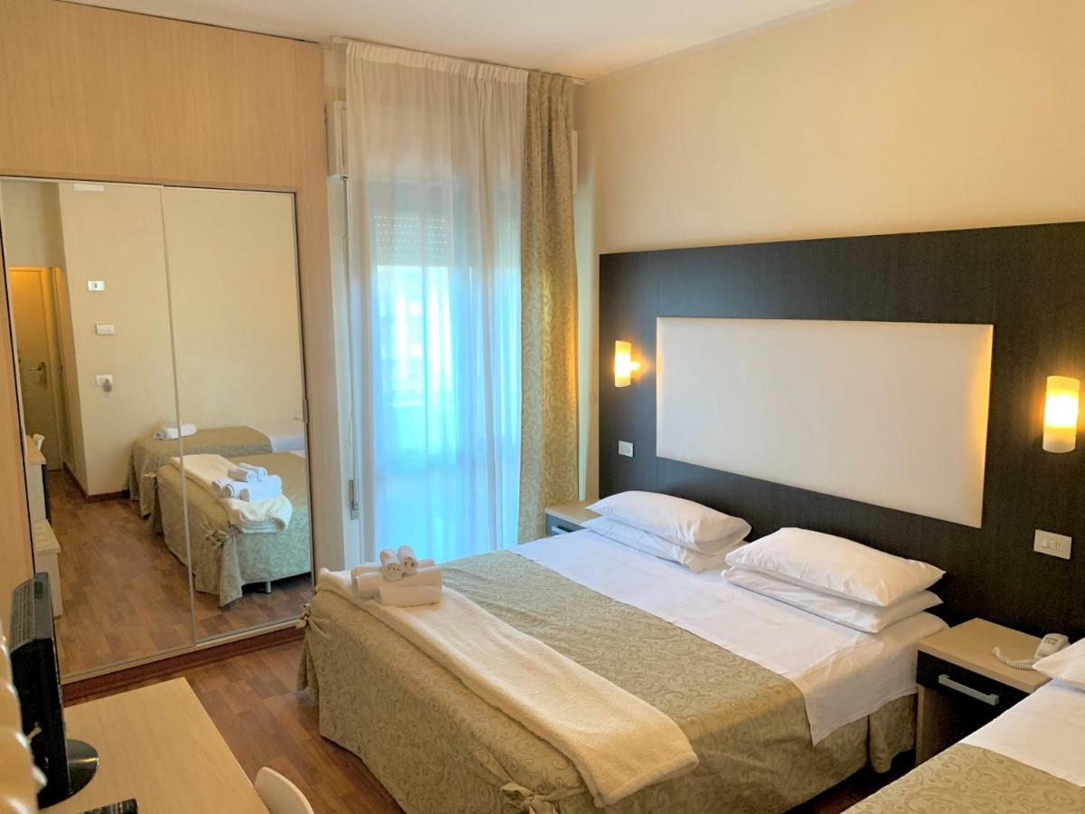 Hotel Baby B&B Милано Мартима Екстериор снимка