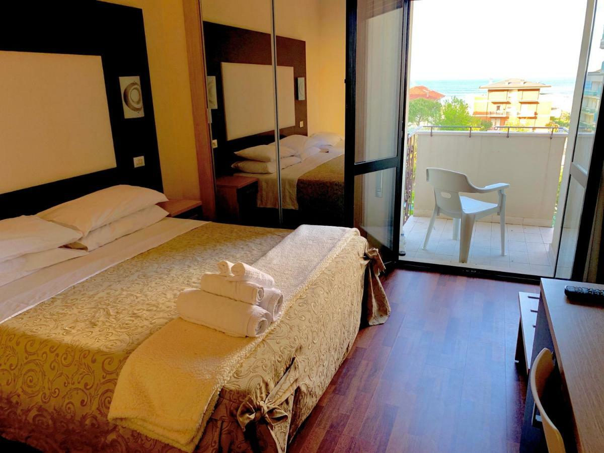 Hotel Baby B&B Милано Мартима Екстериор снимка